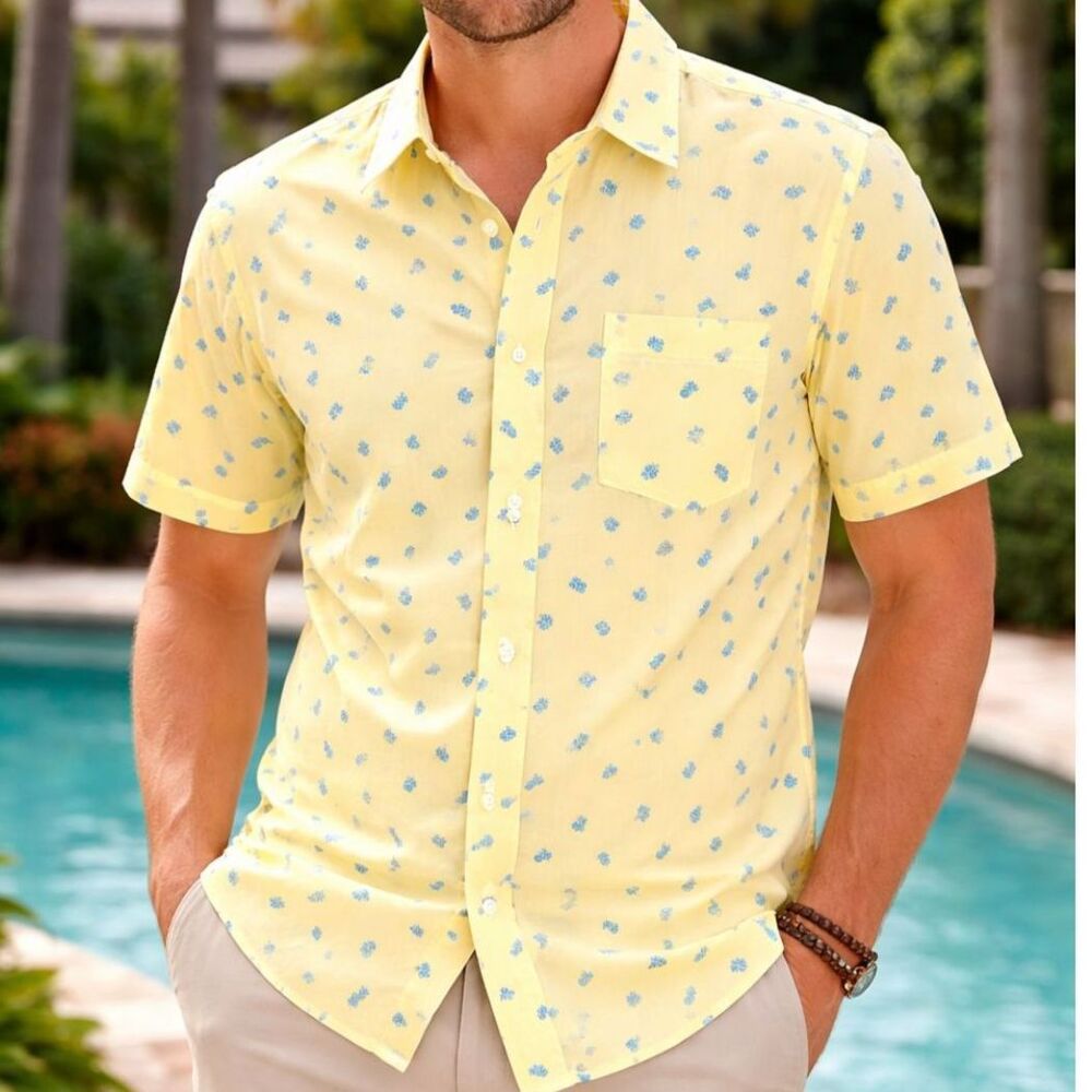 IZOD Pineapple Print Hawaiian Shirt Mens Medium Yellow Tropical Button Up